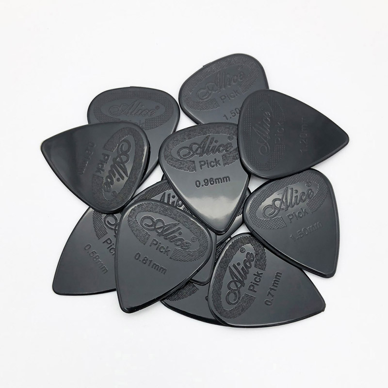 Lot de 100 médiator en nylon noir - épaisseur 0.81mm