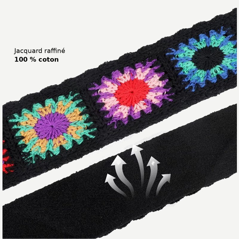 Gros plan des fleurs au crochet en coton et de la doublure noire respirante de la sangle guitare Crochet Flower