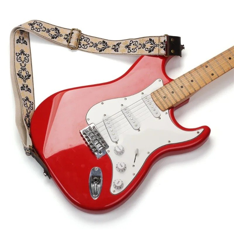 Sangle guitare jacquard Arabesques Impériales montée sur une guitare électrique rouge