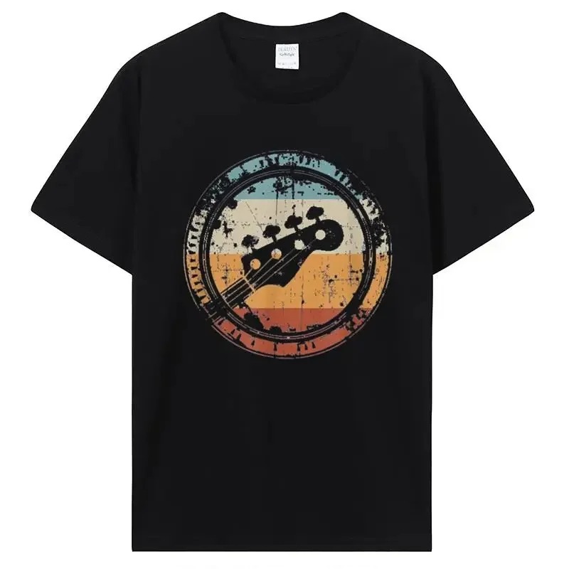 T-shirt noir avec motif tête de guitare basse sur coucher de soleil rétro